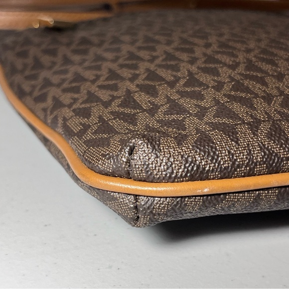 NWOT Michael Kors Signature Bedford Small Crossbody - Picture 6 of 11